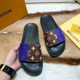 Picture of LV Slippers _SKU423811364381924